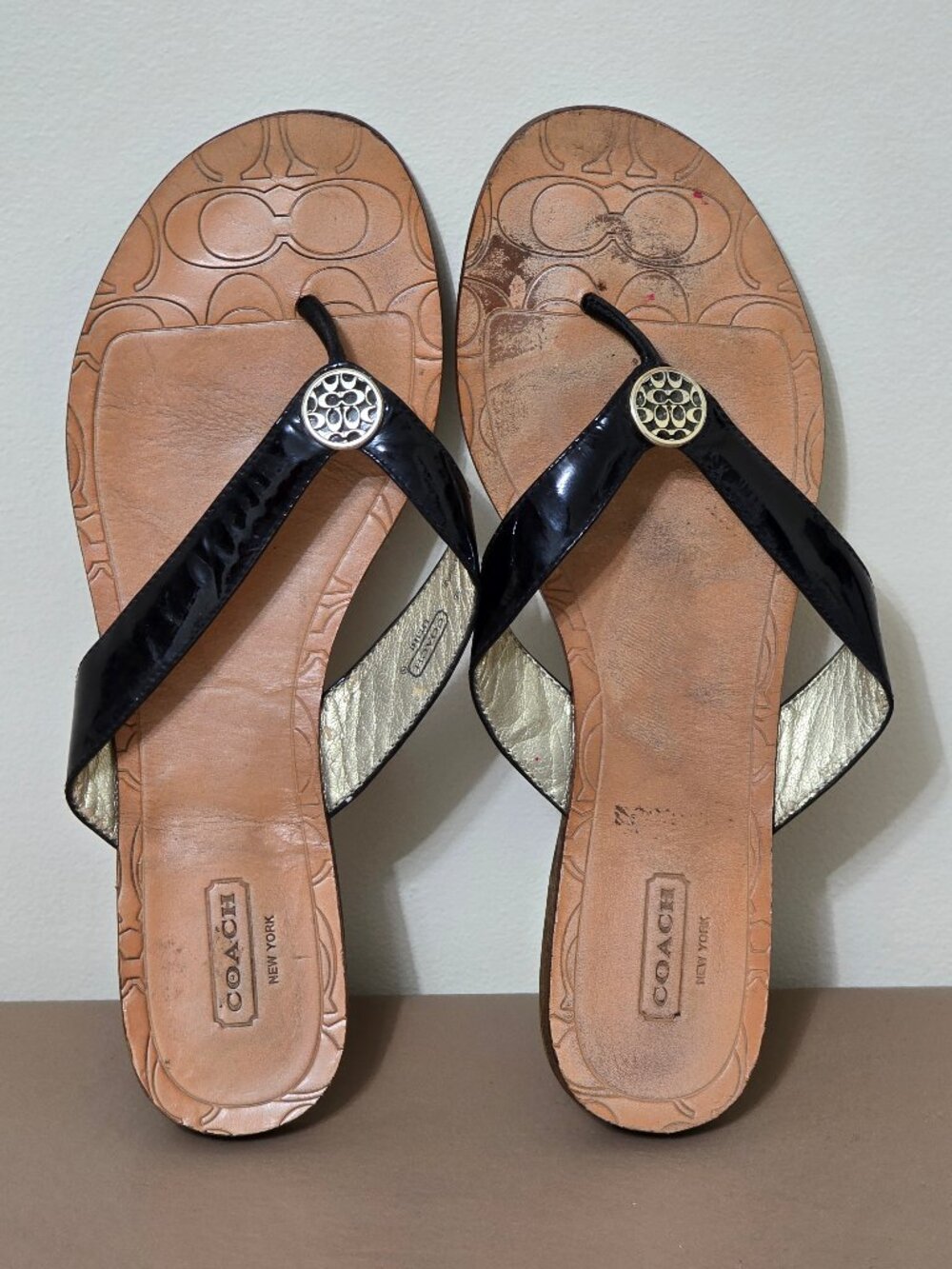 Coach Flip Flops Sandals Sz 7.5 B Thong Patent Leather Black Vacation Resort